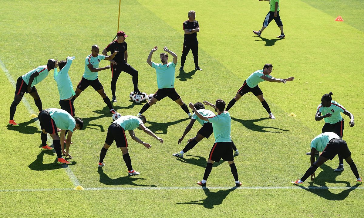 Los seleccionados de Portugal se preparan con emoción para la final. (Foto Prensa Libre. EFE)