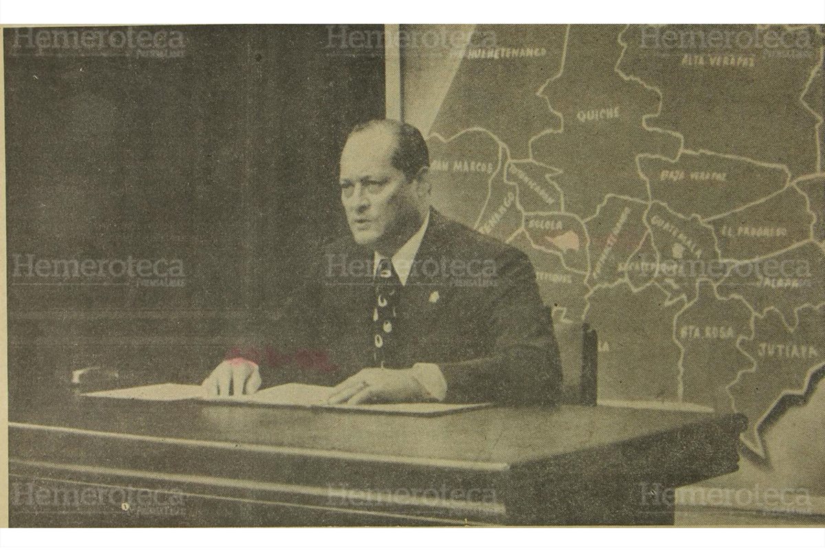 El presidente Arana Osorio anunciando las medidas de excepción en 1970. (Foto: Hemeroteca PL)