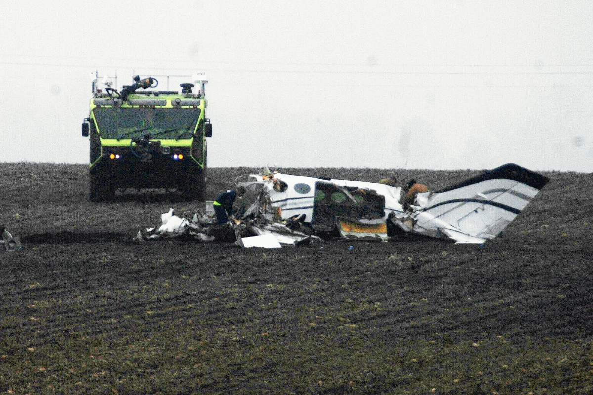 Vista del área donde se precipitó la aeronave con siete pasajeros a bordo. (Foto Prensa Libre: AP).