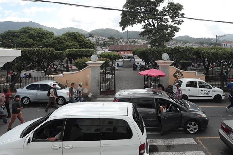 El acuerdo entre en vigencia este jueves en Mixco. Vista del parque central del municipio. (Foto Prensa Libre: Hemeroteca PL).