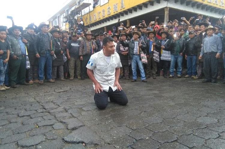 López Godínez tiene 21 años de servir en la institución policial. (Foto Prensa Libre: Ángel Julajuj)