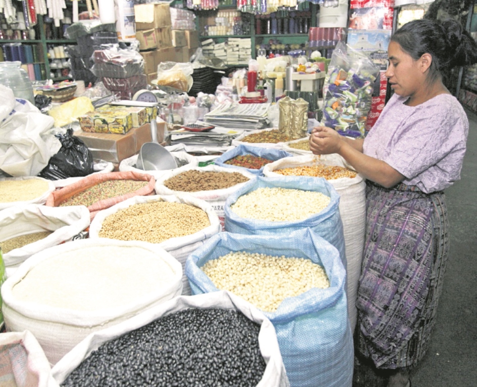 El precio de los alimentos incrementó en mayor medida en occidente. (Foto Prensa Libre: A. Interiano)