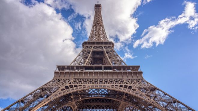 La Torre Eiffel cumple 128 años, pero solo estaba previsto que estuviera en pie 20. GETTY IMAGES