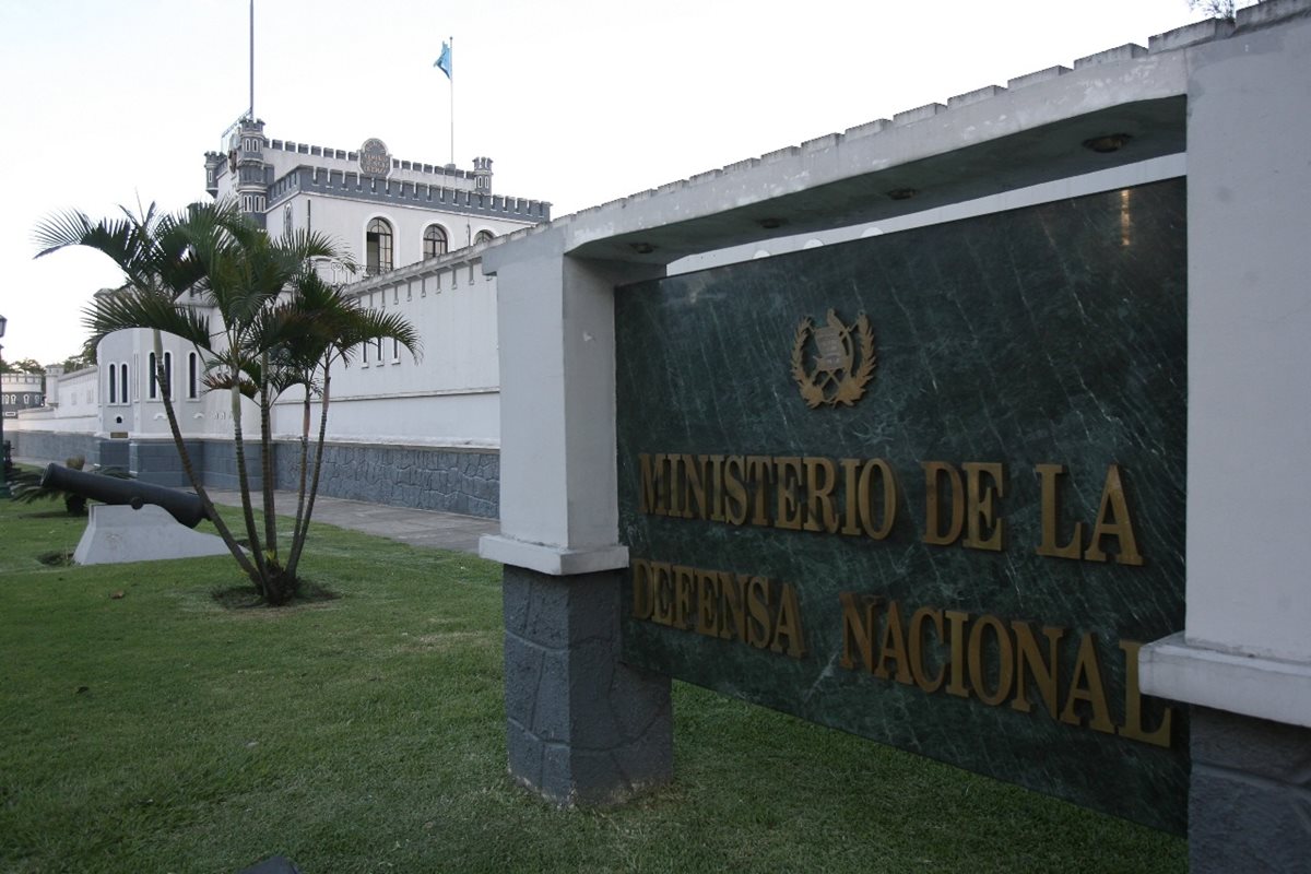 Autoridades del Ministerio de la Defensa han estado en la mira de sectores de la sociedad civil debido al bono de responsabilidad que reciben. (Foto HemerotecaPL)