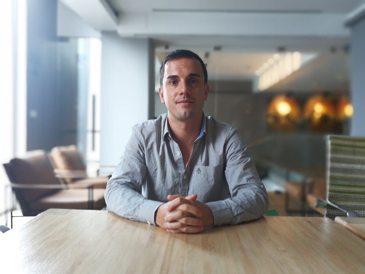 César Rodrigo, vocero de Google en el tema de educación digital, menciona que la tecnología está impregnada en todos los ámbitos de la vida cotidiana. (Foto Ana Lucía Ola)