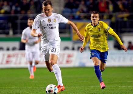 El delantero ruso del Real Madrid Denis Cheryshev, durante el partido de ida de los dieciseisavos de final de la Copa del Rey, contra Cádiz. (Foto Prensa Libre: EFE).