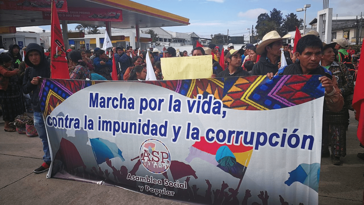 Grupos de campesinos marchan desde la calzada Roosevelt y ruta al Atlántico hacia la zona 1. (Foto Prensa Libre: Estuardo Paredes)