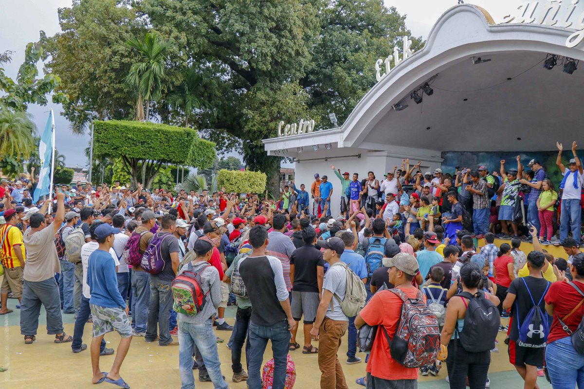 Los migrantes hondureños ya han llegado a Tecún Umán, San Marcos, frontera con México. (Foto Prensa Libre: Rolando Miranda)