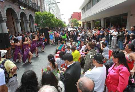 Múltiples actividades culturales y artísticas se desarrollaron ayer en el Centro Histórico capitalino.