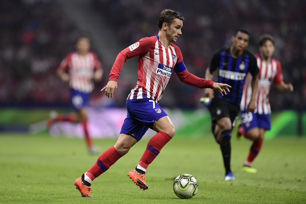 Antoine Griezmann regresa a la actividad oficial con el Atlético de Madrid después de ganar la Copa del Mundo de Rusia 2018. (Foto Prensa Libre: AFP)