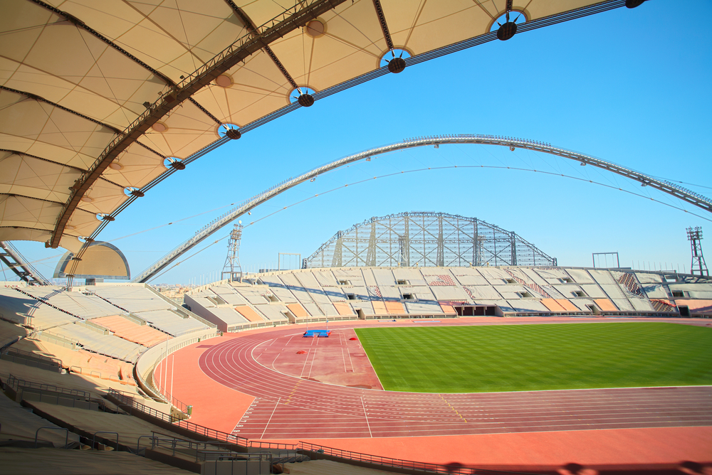 Cuatro años parecen mucho tiempo, pero puede empezar a ahorrar para pagar su viaje y estadía en el Mundial de Qatar en el 2022, recomienda César Tánchez. (Foto, Prensa Libre: Shutterstock).