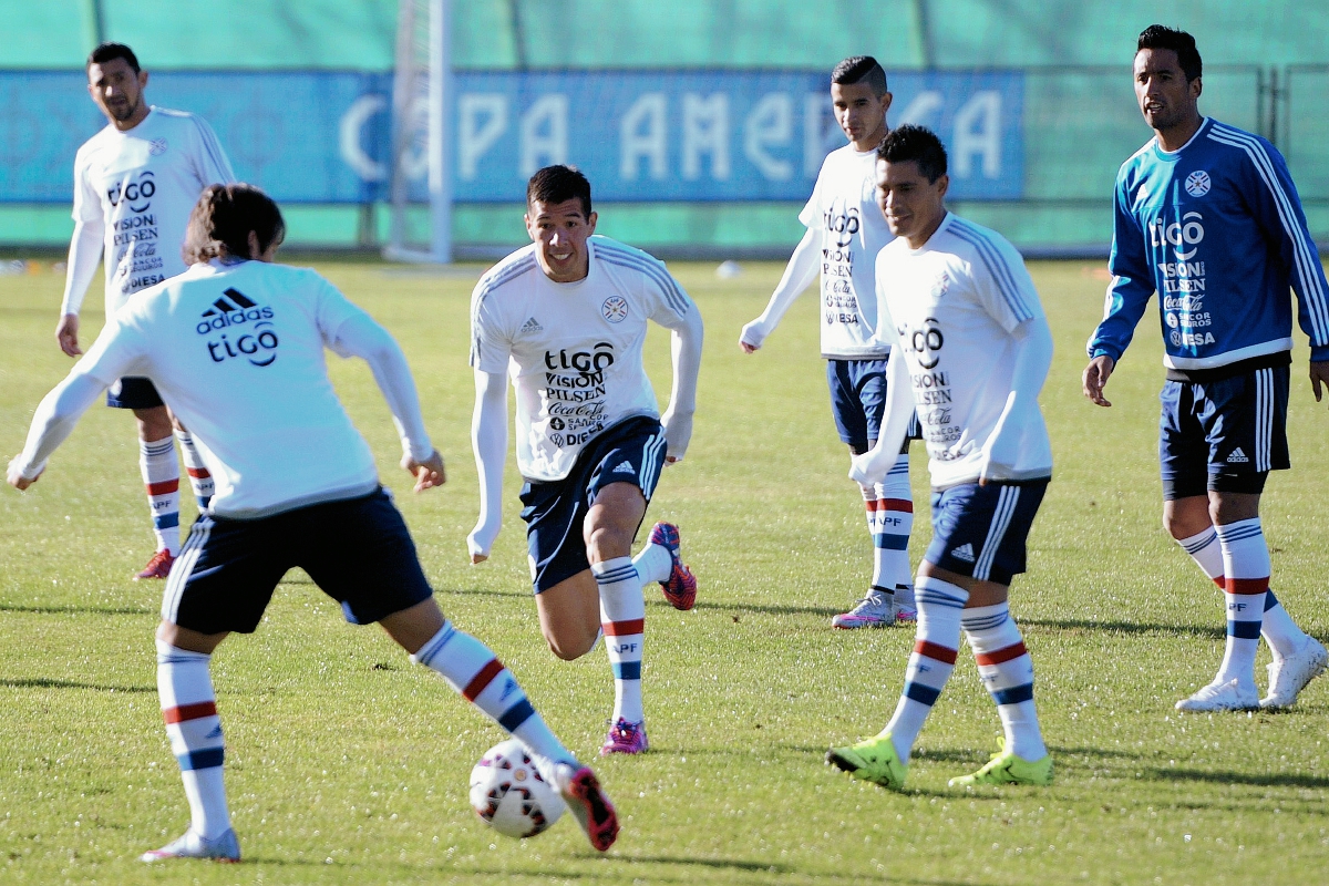 Paraguay no participó en el Mundial de Brasil 2014 y este año, en la Copa América, quiere demostrar su evolución. (Foto Prensa Libre: AFP)