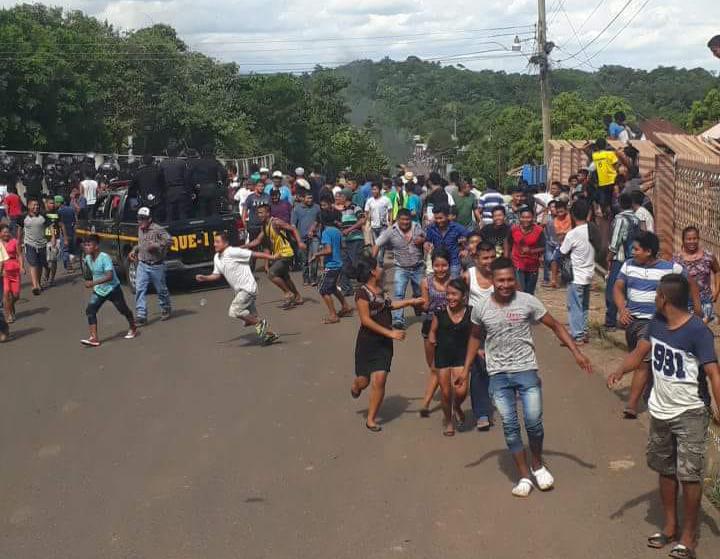 En Coatepeque un problema con el suministro de energía eléctrica derivó en la retención del alcalde y visibilizar la tensión en esa región. (Foto Prensa Libre: Hemeroteca PL).