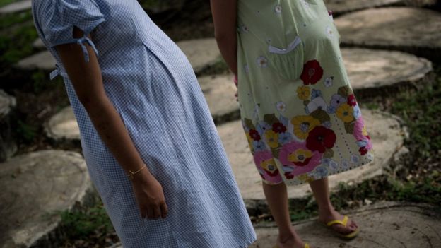 Aunque en algunos lugares sigue suponiendo un problema, el número de embarazos adolescentes ha disminuido en los últimos años. GETTY IMAGES