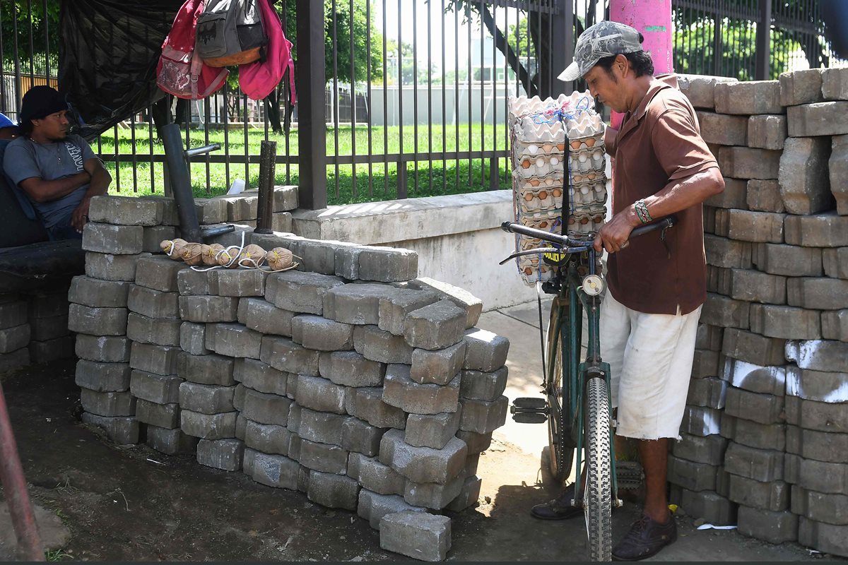 La ciudad de Masaya se convirtió en una zona de guerra con calles bloqueadas por escombros y barricadas, se declaró en rebelión contra el gobierno de Ortega.(AFP).