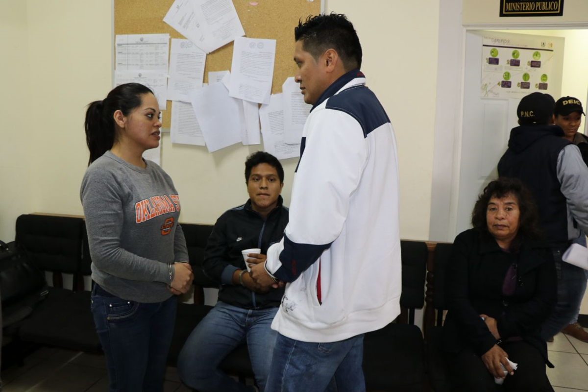 Los cuatro sindicados en el Juzgado de Primera Instancia Penal de San Marcos. (Foto Prensa Libre: Whitmer Barrera)