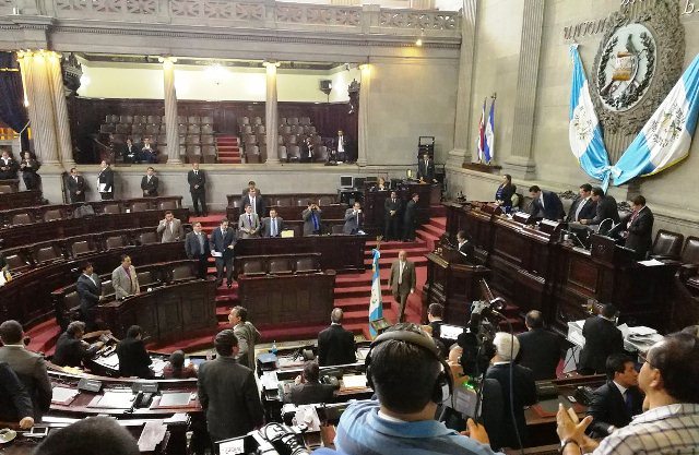 Congreso se reúne para continuar discusión de reformas constitucionales. (Foto Prensa Libre: Jessica Gramajo)