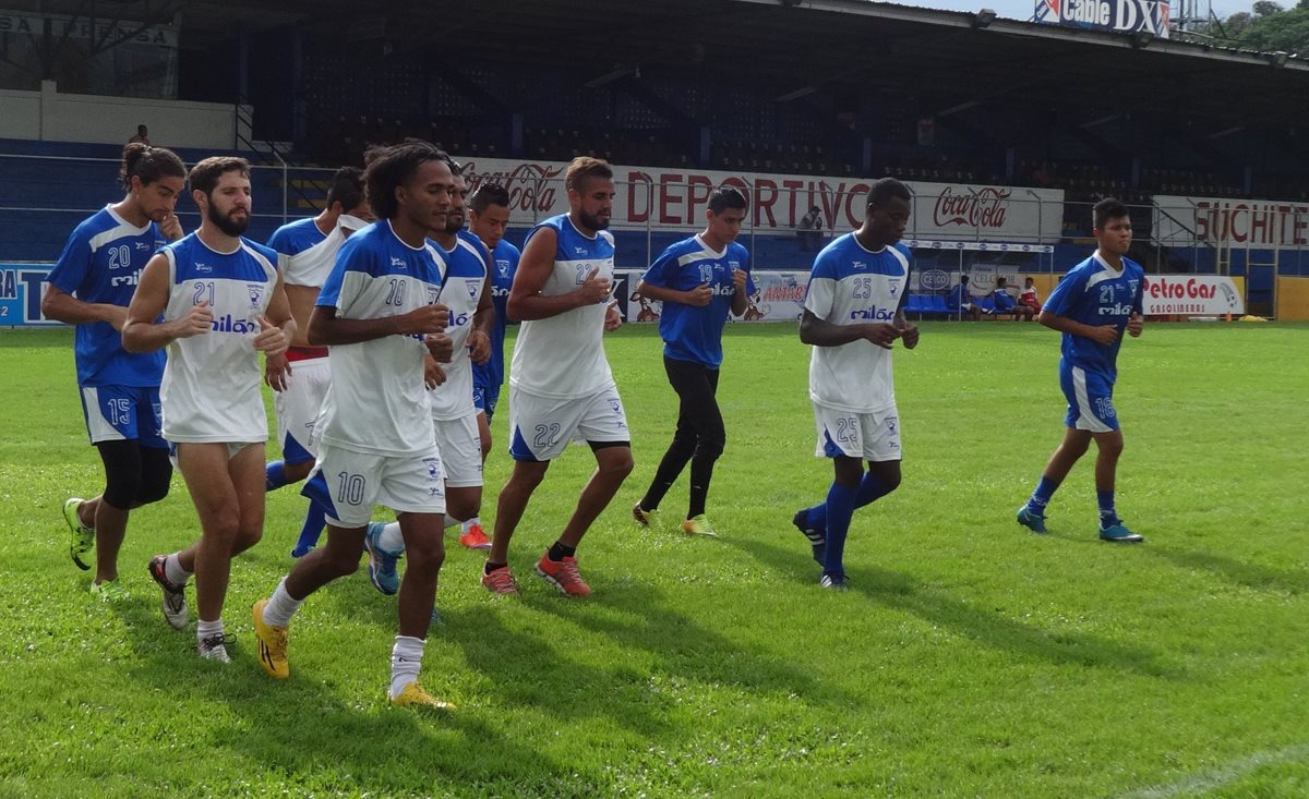 El equipo de Suchitepéquez se entrenó la tarde de este viernes de cara al partido contra Malacateco. (Foto Prensa Libre: Omar Mendez).