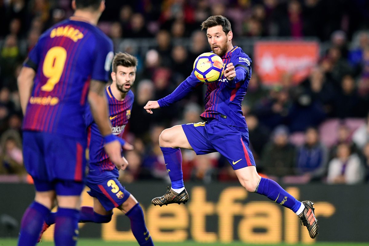 El delantero argentino Leo Messi espera ayudar a su equipo para buscar el triunfo en el clásico frente al Real Madrid. (Foto Presa Libre: AFP)