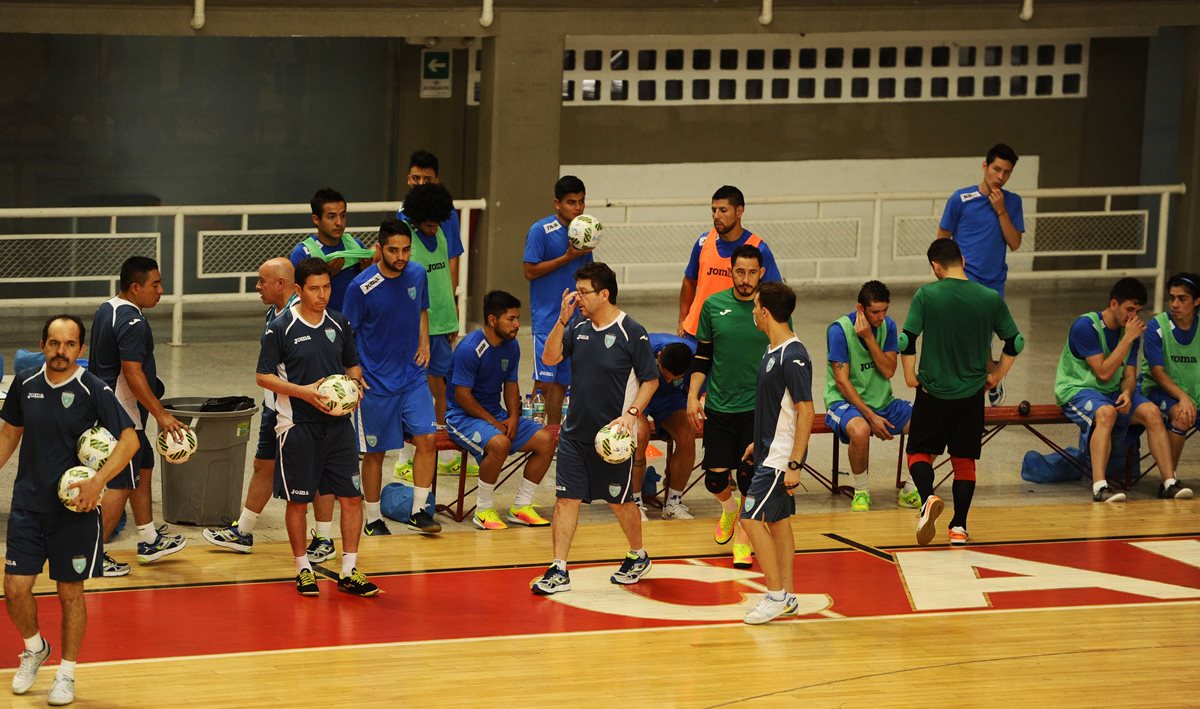 La Selección de Guatemala se entrenó para medirse a Italia. (Foto Prensa Libre: Francisco Sánchez)