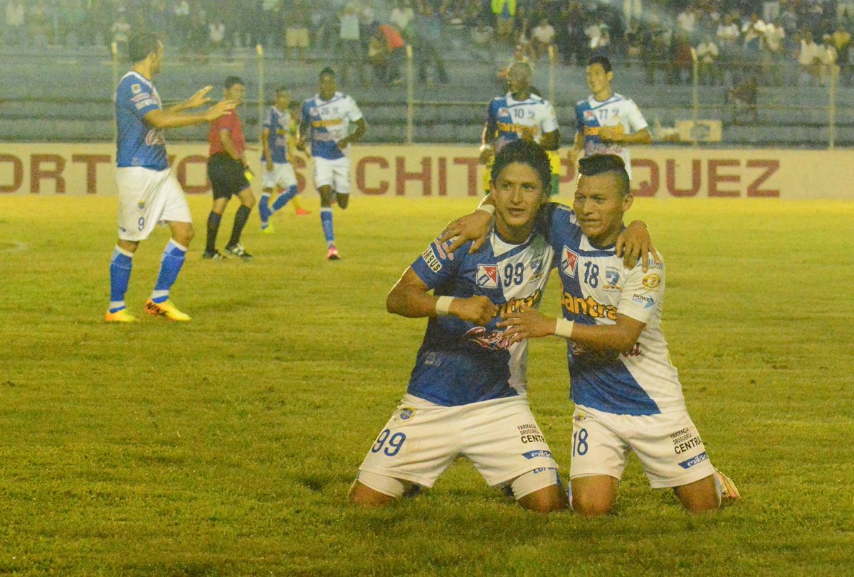 Suchitepéquez goleó 6-0 a Petapa, en el estadio Carlos Salazar. (Foto Prensa Libre: Omar Méndez).