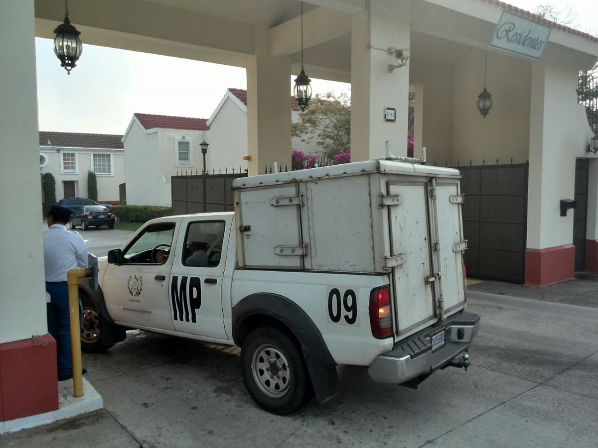 La Policía Nacional Civil y el Ministerio Público efectúan 19 allanamientos para desarticular una red del narcotráfico. (Foto Prensa Libre: E. Paredes)