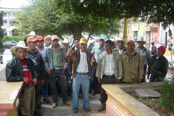 Vecino de la aldea San Luis, Comitancillo, San Marcos, se oponen a que la Municipalidad mida una finca comunal. (Genner Guzmán)<br _mce_bogus="1"/>