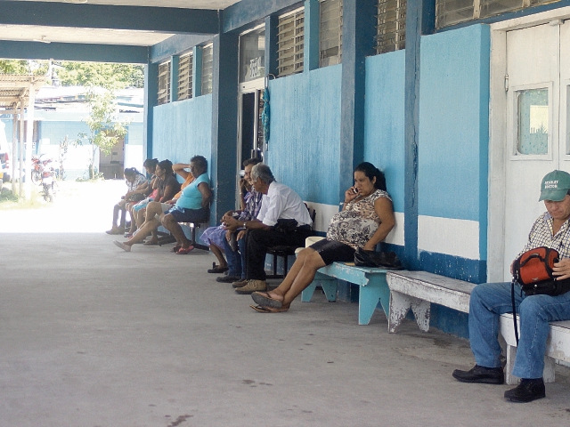 durante varios días los familiares no han podido ingresar para visitar a sus pacientes.