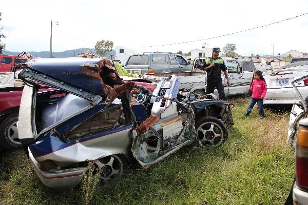 en huehue, el predio fue reubicado, pero las autoridades dejaron  chatarra en el anterior terreno.