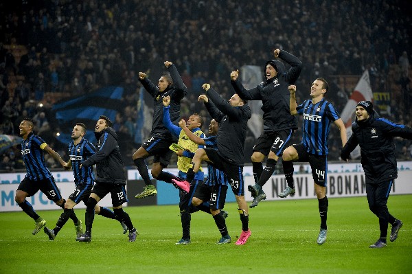 La alegría invadió a los jugadores del Inter. (Foto Prensa Libre: AFP)