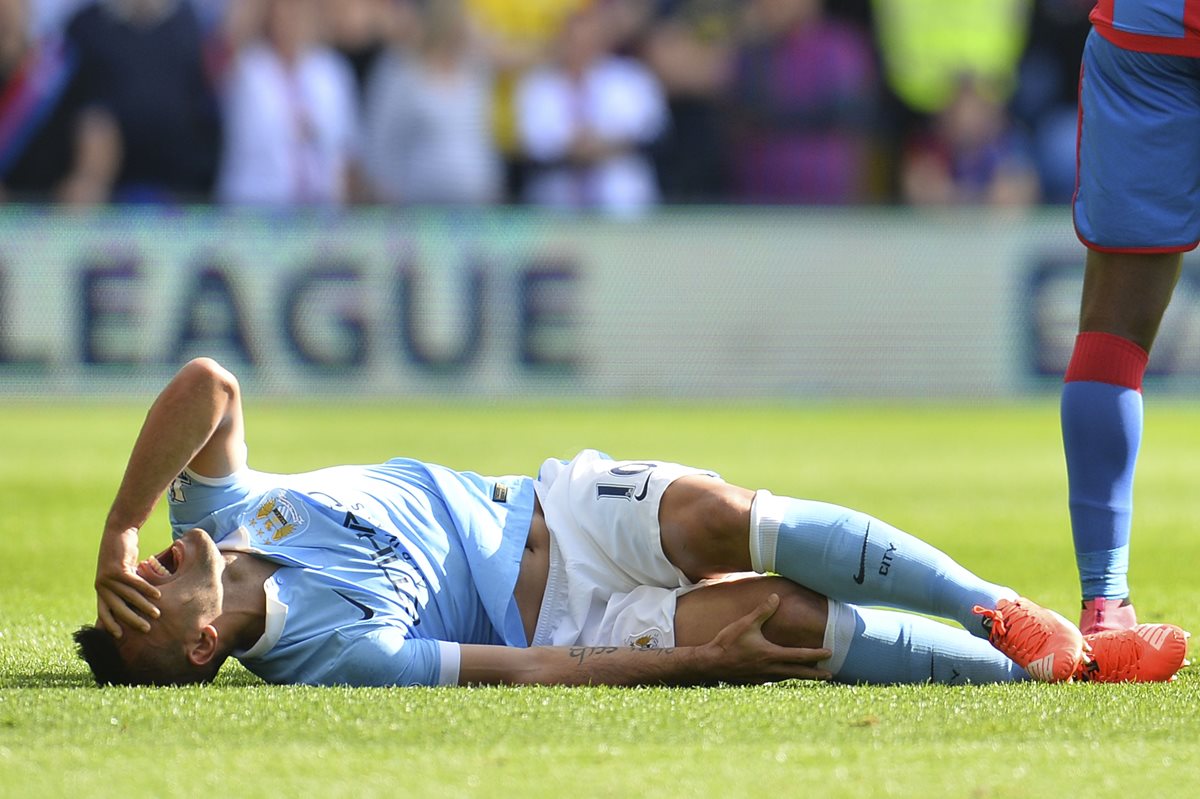 El Kun se perderá el primer juego de la Champions luego de una fuerte lesión el sábado recién pasado. (Foto Prensa Libre: EFE)