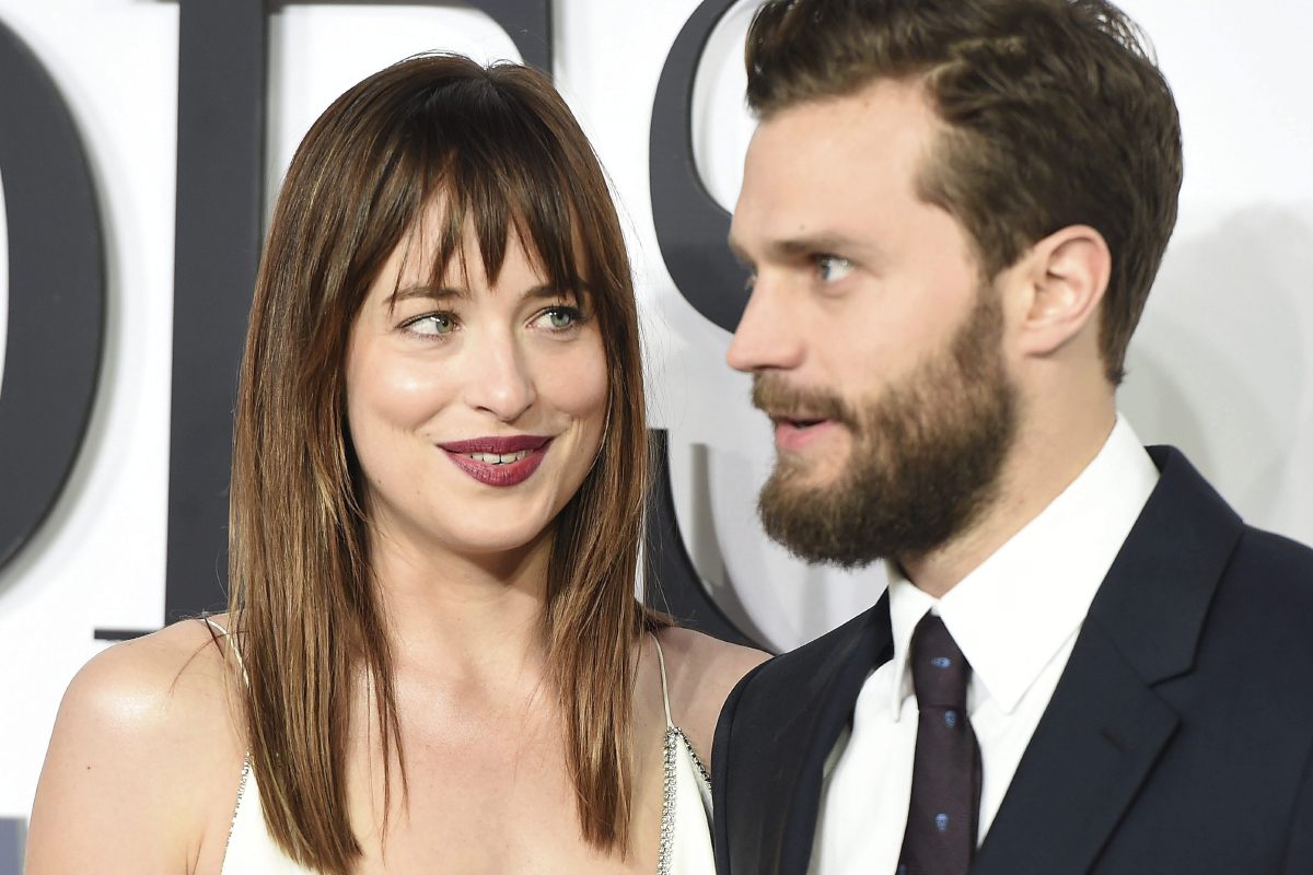  La actriz estadounidense Dakota Johnson  y el actor irlandés Jamie Dornan posan para los fotógrafos a su llegada al preestreno en el Reino Unido de "50 Sombras de Grey", en Londres, en el 2015. (Foto Prensa Libre: EFE)