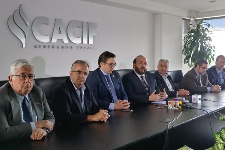 Empresarios agremiados al Cacif coinciden que crisis políticas afectaron la economía del país. (Foto Prensa Libre: Hemeroteca PL)