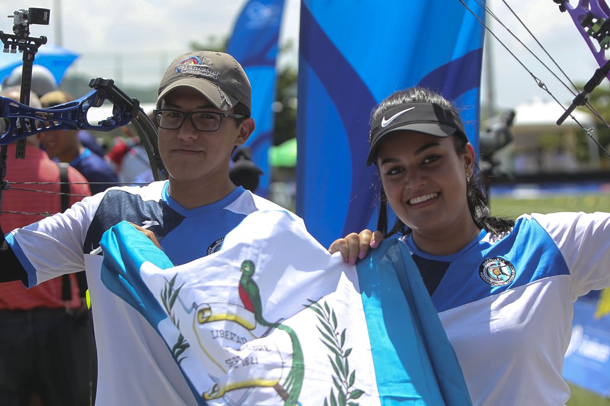 Marcelo del Cid y Sofía Paiz, ganaron el oro por equipos mixtos en Barranquilla 2018. (Foto Prensa Libre: Cortesía ACD)