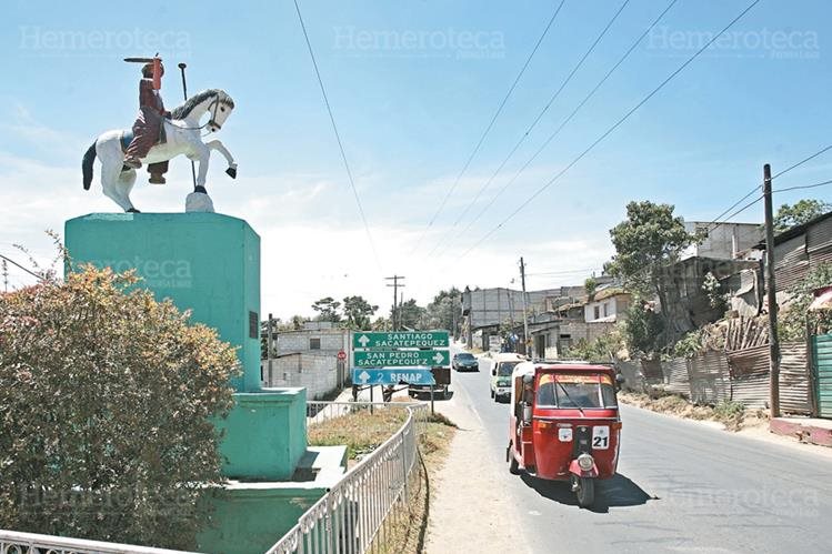 Entrada a Santiago Sacatepéquez, donde turba pretende linchar a presunto violador. (Foto Prensa Libre: Hemeroteca PL).