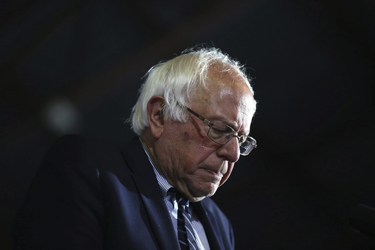 Bernie Sanders dice que trabajará con Hillary Clinton para cambiar partido Demócrata. (Foto Prensa Libre: EFE).