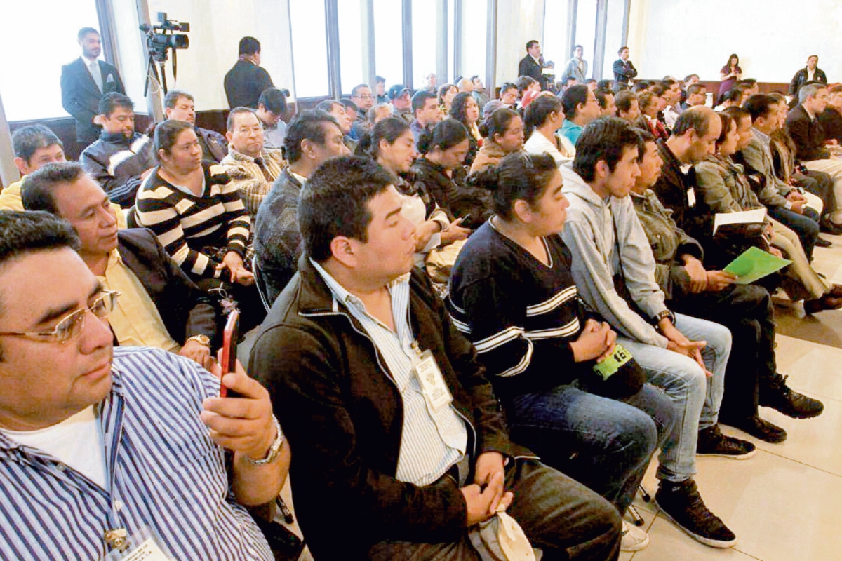 público que asistió ayer al conversatorio sobre la Ley Emergente para la Conservación del Empleo, en un salón del Palacio Legislativo.