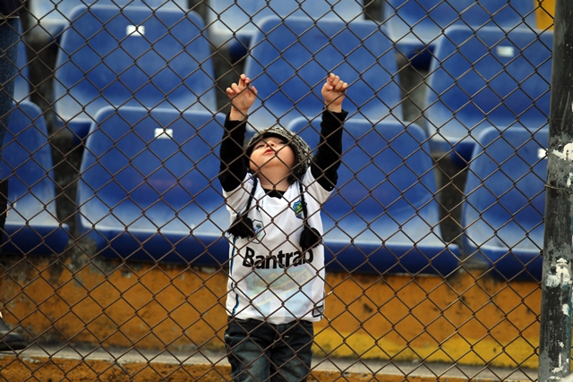 Al partido de Comunicaciones contra Petapa solo llegaron 352 aficionado. (Foto Prensa Libre: Carlos Vicente).