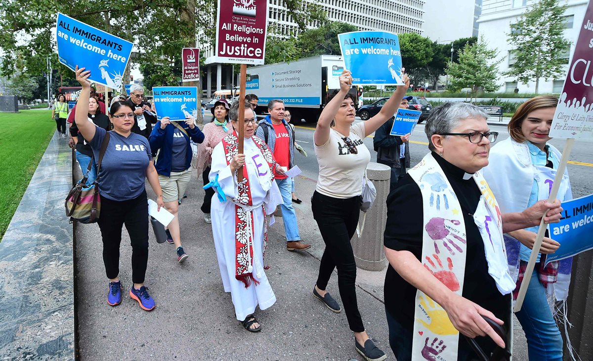 Activistas protestan por la visita del Fiscal General Jeff Sessions y las administraciones Trump políticas de inmigración en Los Ángeles, California (AFP).