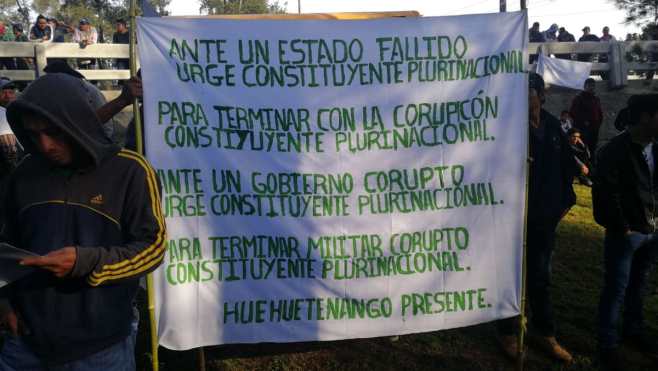 Manifestantes se dirigen hacia el Centro Histórico desde El Trébol.