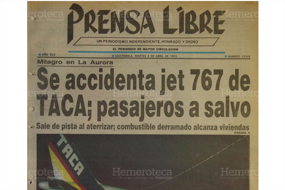 Prensa Libre informaba sobre la catástrofe aérea en la colonia La Libertad en Santa Fe, zona 13, el 6/4/1993 . (Foto: Hemeroteca PL)