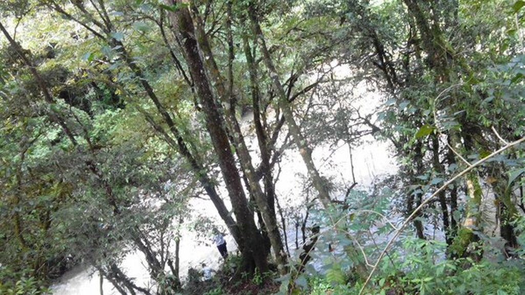 Área donde fue localizado el cadáver de la menor, en San Pedro Carchá. (Foto Prensa Libre: Eduardo Sam).