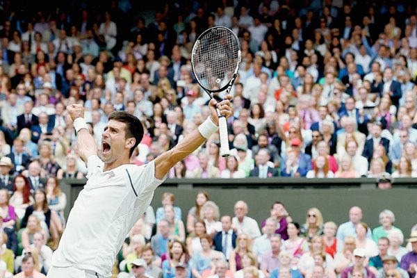 Nole festejó a lo grande el triunfo sobre Roger Federer. (Foto Prensa Libre: EFE)