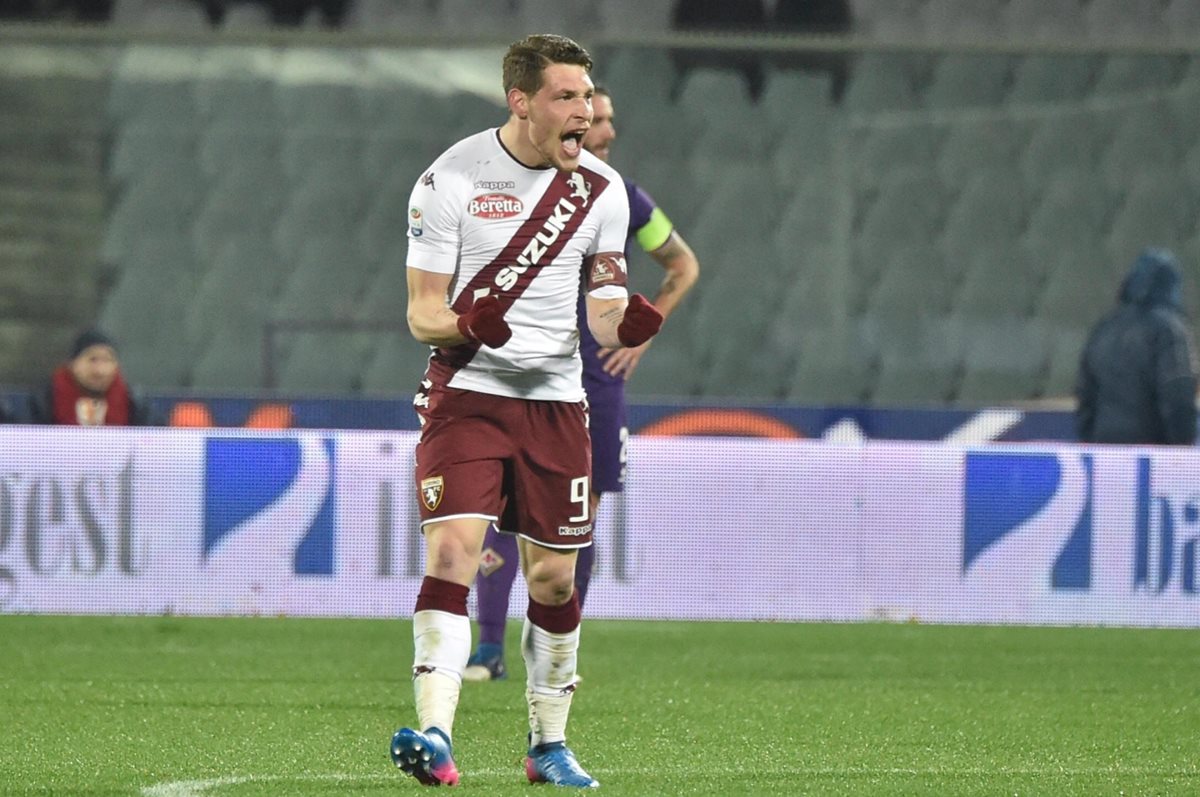 Andrea Belotti fue el gran héroe del Torino y celebra uno de sus goles ante Fiorentina. (Foto Prensa Libre: EFE)