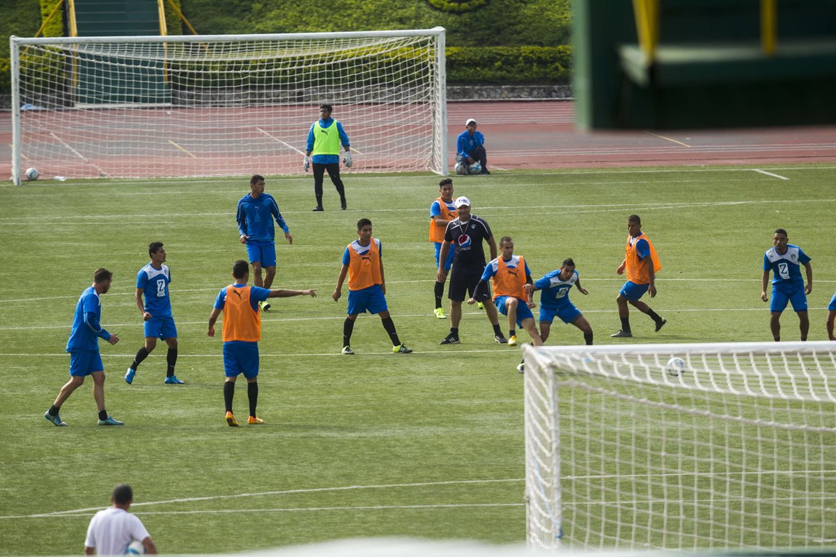 Comunicaciones trabajó este jueves a puerta cerrada para definir el once titular del sábado contra Suchitepéquez. (Foto Prensa Libre: Norvin Mendoza)