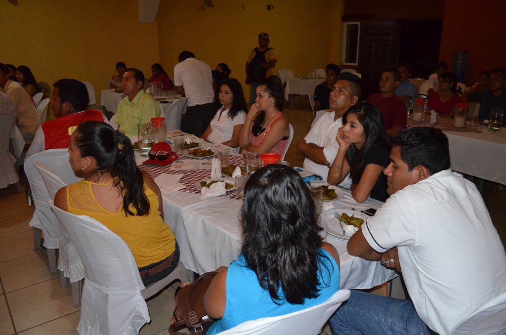 Integrantes de la junta receptora de votos en una reunión reciente en San Martín Zapotitlán, Retalhuleu. (Foto Prensa Libre: Jorge Tizol)