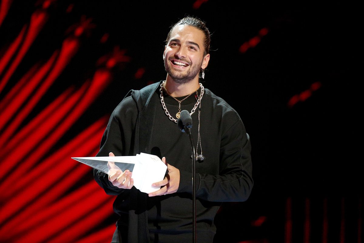 Maluma recibió un reconocimiento por su trayectoria y fue uno de los protagonistas de los Latin AMAs (Foto Prensa Libre: AFP).