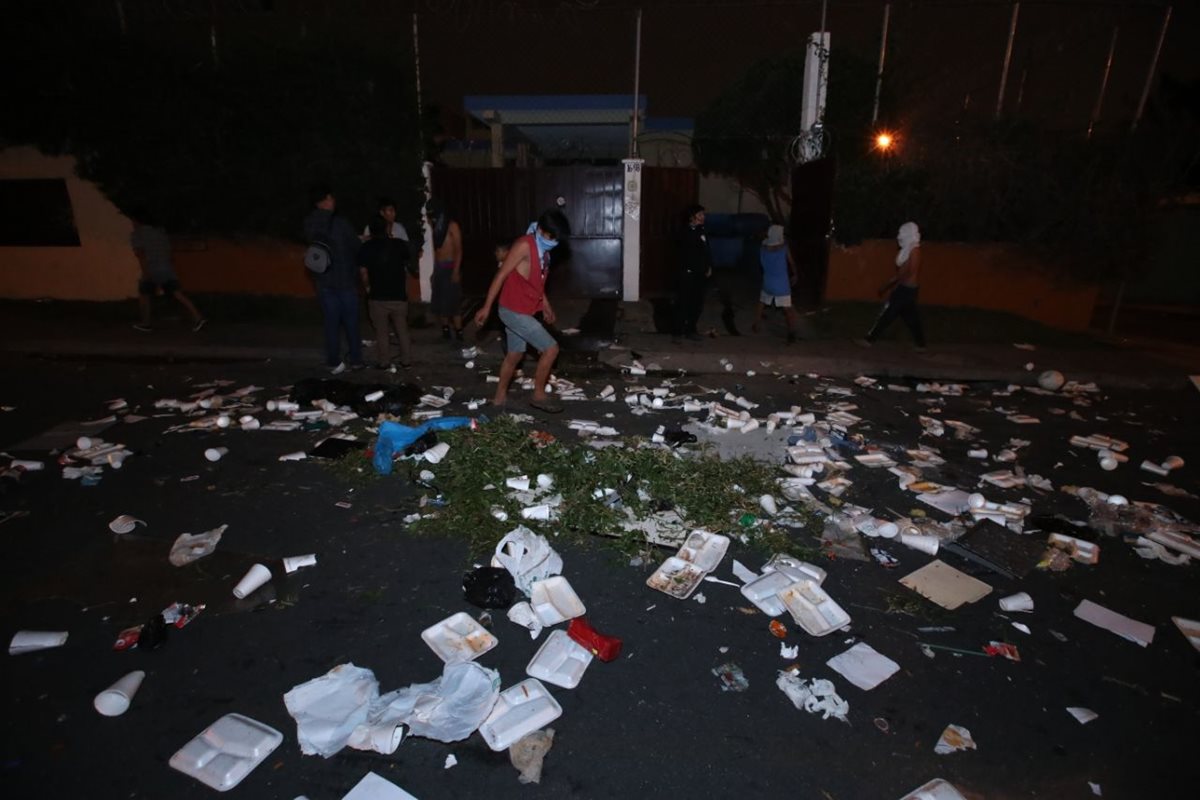 Así lucía el frente de la casa hogar. (Foto Prensa Libre: Paulo Raquec).