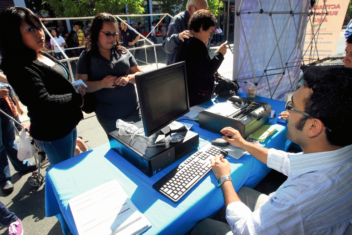 La entrega de recursos po parte de Finanzas al TSE servira para empezar con una campaña de empadronamiento. (Foto Prensa Libre: Hemeroteca PL).