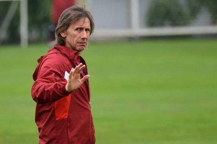 El entrenador argentino Ricardo Gareca se encuentra entre los mejores pagados del mundo. (Foto Prensa Libre: AFP)